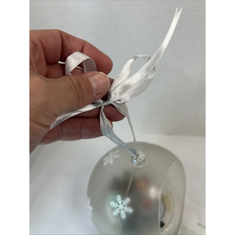 Mr. Christmas Jumbo Ornament White Village Skaters Animated Music 2007 Read